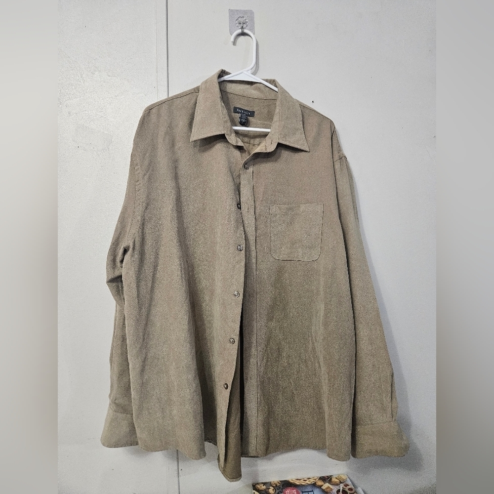Mens Tan Long Sleeve Van Heusen Button Down Shirt!